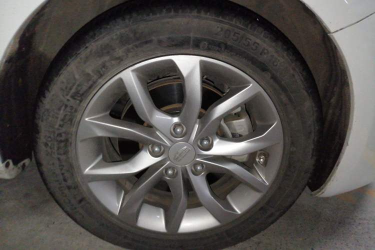 Used Geely Auto Emgrand GL 2017 1.3T Manual Elite Model Right Front Wheel Hub