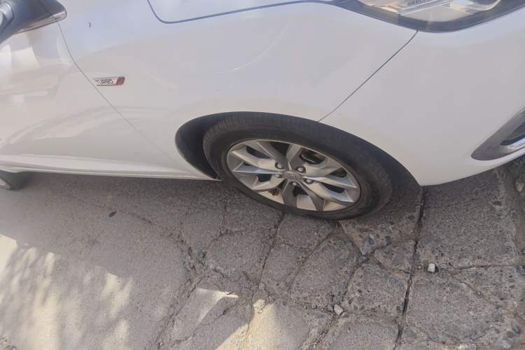Used Geely Auto Emgrand GL 2017 1.3T Manual Elite Model Right Front Wheel Hub