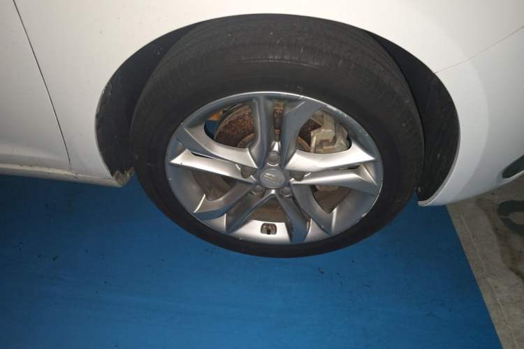 Used Geely Auto Emgrand GL 2017 1.3T DCT Luxury Model Right Front Wheel Hub