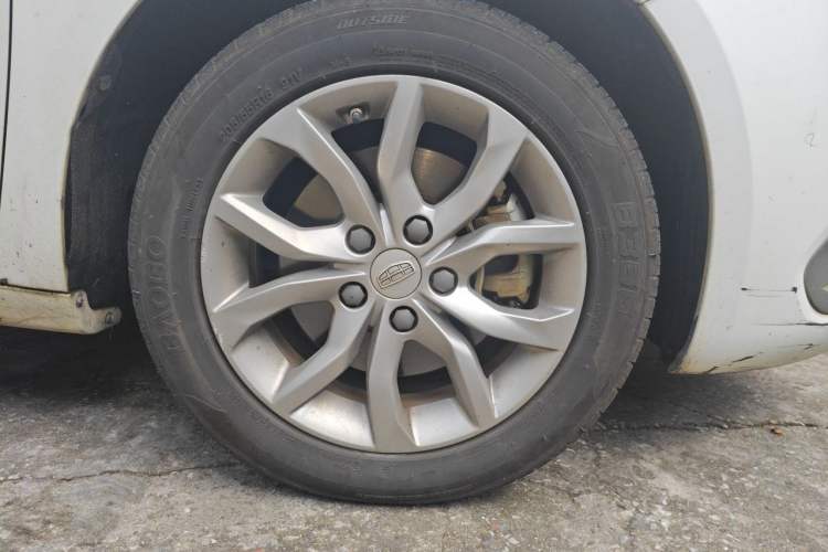 Used Geely Auto Emgrand GL 2017 1.3T DCT Elite Model Right Front Wheel Hub