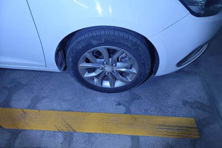 Used Geely Auto Emgrand GL 2017 1.3T DCT Elite Model Right Front Wheel Hub