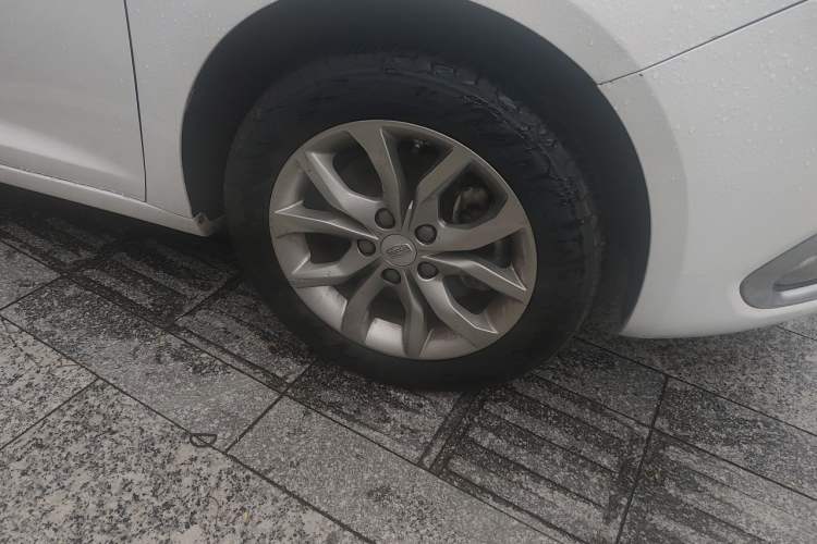 Used Geely Auto Emgrand GL 2017 1.8L DCT Elite Model Right Front Wheel Hub