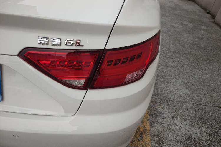 Used Geely Auto Emgrand GL 2017 1.3T DCT Elite Model Right Rear Taillight