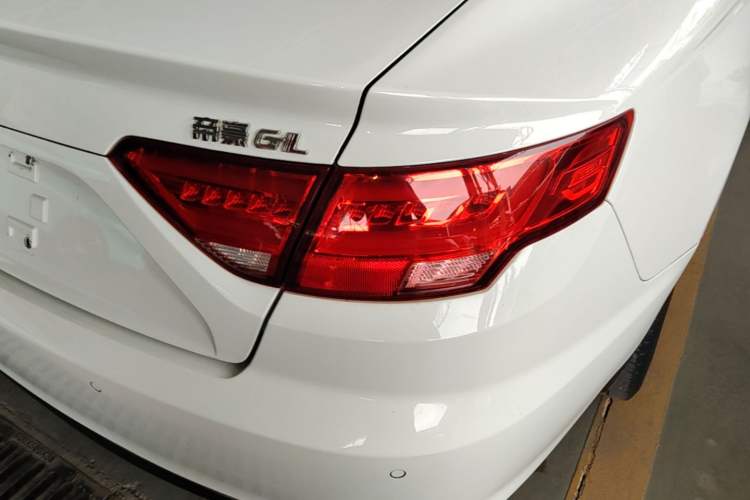 Used Geely Auto Emgrand GL 2017 1.3T DCT Elite Model Right Rear Taillight