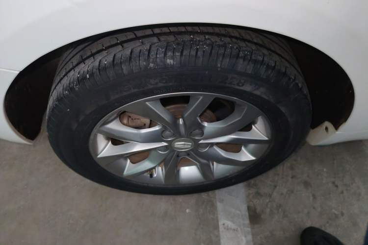 Used Geely Auto Emgrand GL 2017 1.3T DCT Elite Model Right Rear Wheel Hub