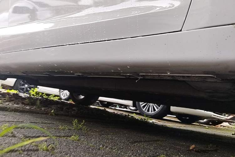Used Geely Auto Emgrand GL 2017 1.8L Manual Elite Model Right Side Sill