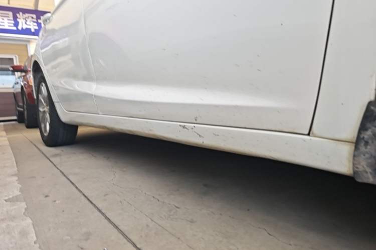 Used Geely Auto Emgrand GL 2017 1.3T DCT Elite Model Right Side Sill