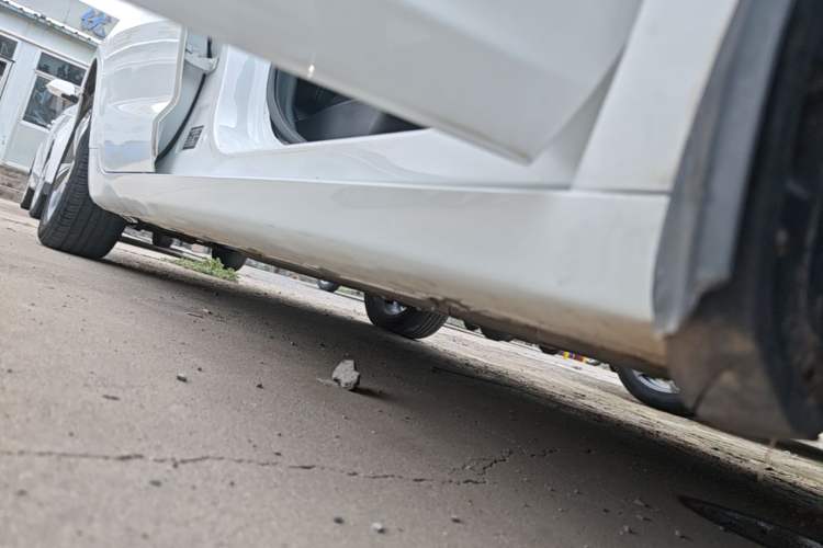 Used Geely Auto Emgrand GL 2017 1.8L DCT Elite Model Right Side Sill