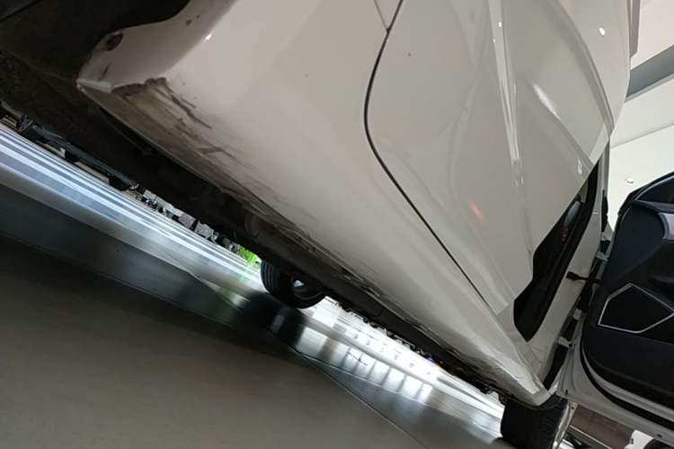 Used Geely Auto Emgrand GL 2017 1.3T DCT Luxury Model Right Side Sill