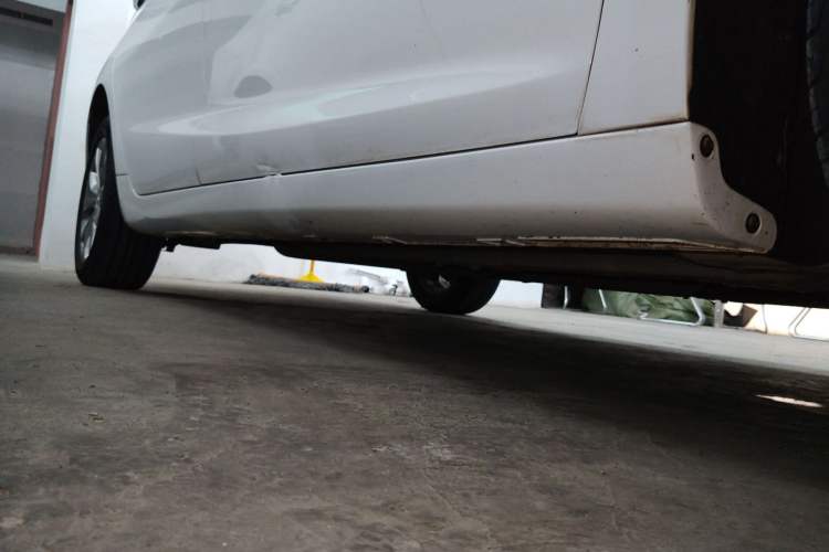 Used Geely Auto Emgrand GL 2017 1.3T DCT Elite Model Right Side Sill