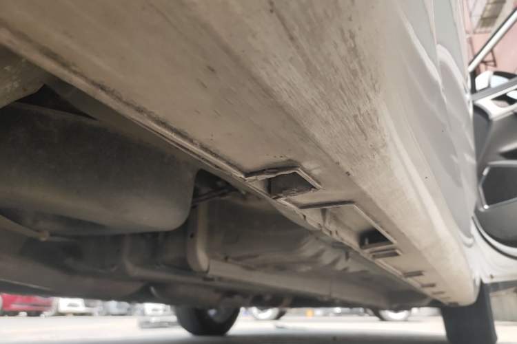 Used Geely Auto Emgrand GL 2017 1.3T DCT Elite Model Right Side Sill