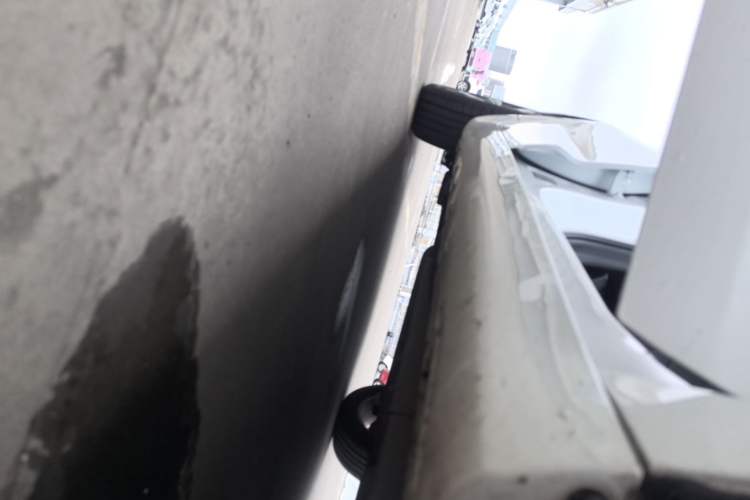 Used Geely Auto Emgrand GL 2017 1.8L DCT Elite Model Right Side Sill