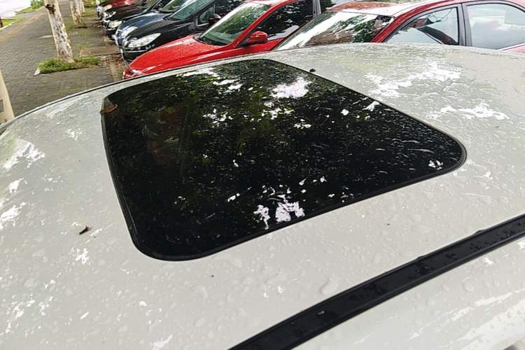 Used Geely Auto Emgrand GL 2017 1.8L Manual Elite Model Roof