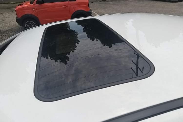 Used Geely Auto Emgrand GL 2017 1.3T Manual Elite Model Roof