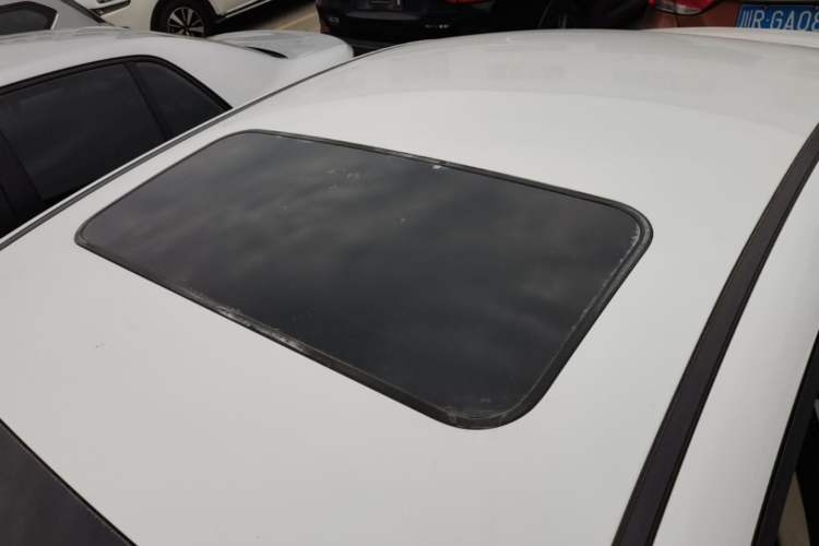 Used Geely Auto Emgrand GL 2017 1.8L Manual Elite Model Roof
