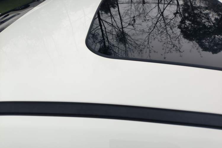 Used Geely Auto Emgrand GL 2017 1.8L Manual Elite Model Roof