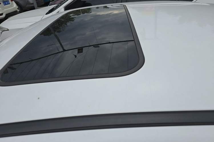Used Geely Auto Emgrand GL 2017 1.8L Manual Elite Model Roof