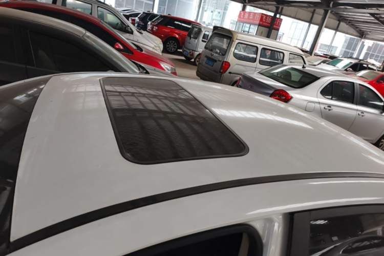 Used Geely Auto Emgrand GL 2017 1.8L Manual Elite Model Roof