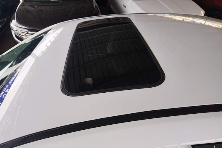 Used Geely Auto Emgrand GL 2017 1.3T DCT Luxury Model Roof