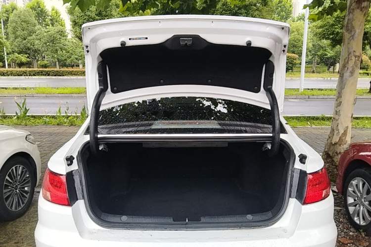 Used Geely Auto Emgrand GL 2017 1.8L Manual Elite Model Trunk