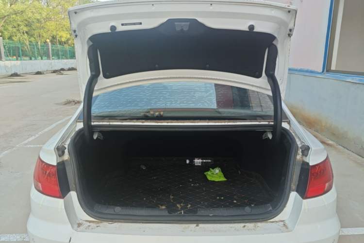 Used Geely Auto Emgrand GL 2017 1.8L DCT Elite Model Trunk
