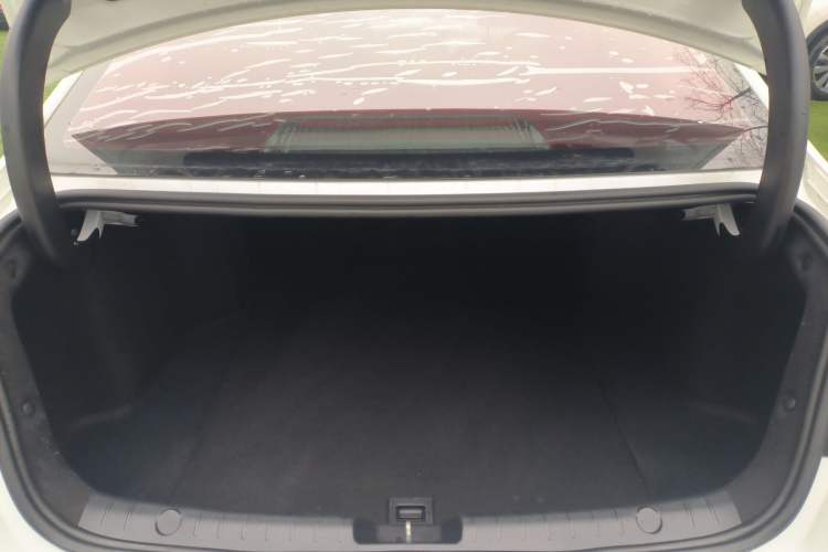 Used Geely Auto Emgrand GL 2017 1.8L Manual Elite Model Trunk