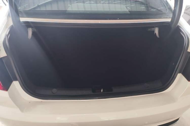 Used Geely Auto Emgrand GL 2017 1.8L DCT Elite Model Trunk
