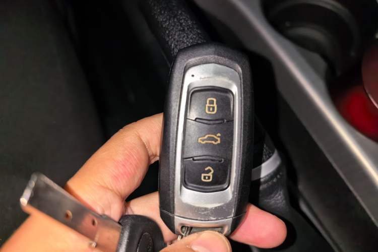 Used Geely Auto Emgrand GL 2017 1.8L Manual Elite Model Vehicle Key