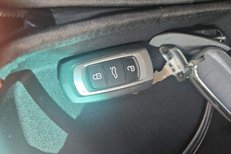 Used Geely Auto Emgrand GL 2017 1.8L DCT Elite Model Vehicle Key