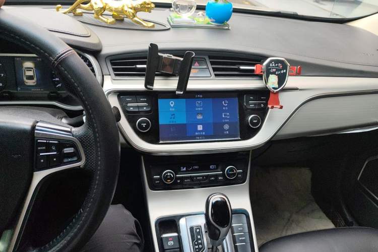 Used Geely Auto Emgrand GL 2017 1.3T DCT Elite Model Audio And AC Panel
