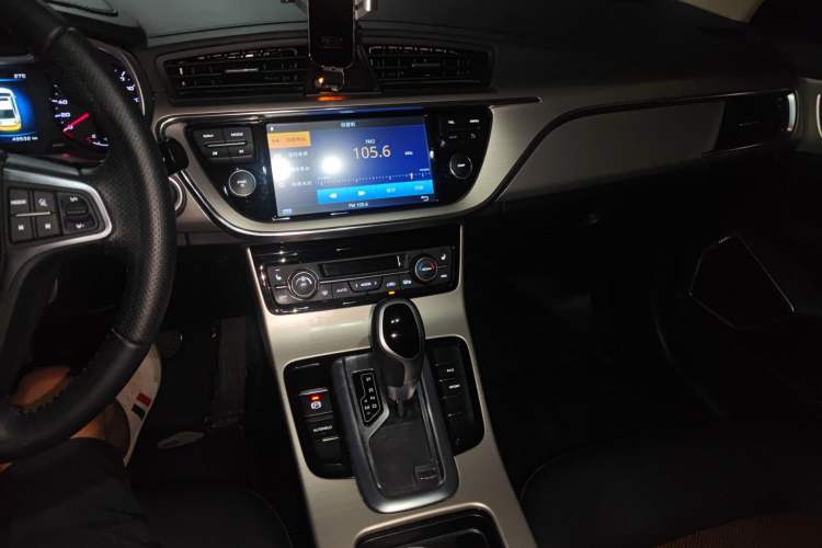 Used Geely Auto Emgrand GL 2017 1.3T DCT Luxury Model Audio And AC Panel