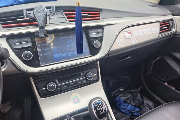 Used Geely Auto Emgrand GL 2017 1.8L Manual Elite Model Audio And AC Panel