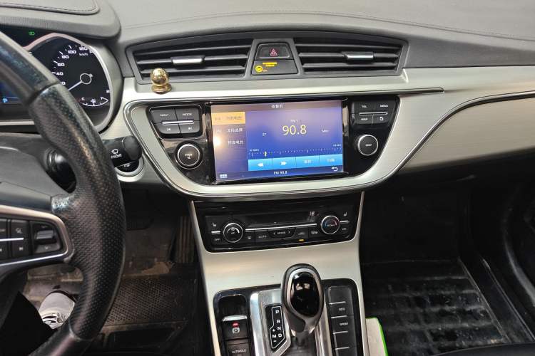 Used Geely Auto Emgrand GL 2017 1.3T DCT Luxury Model Audio And AC Panel
