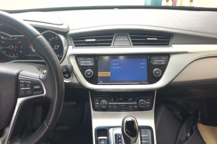 Used Geely Auto Emgrand GL 2017 1.3T DCT Luxury Model Audio And AC Panel