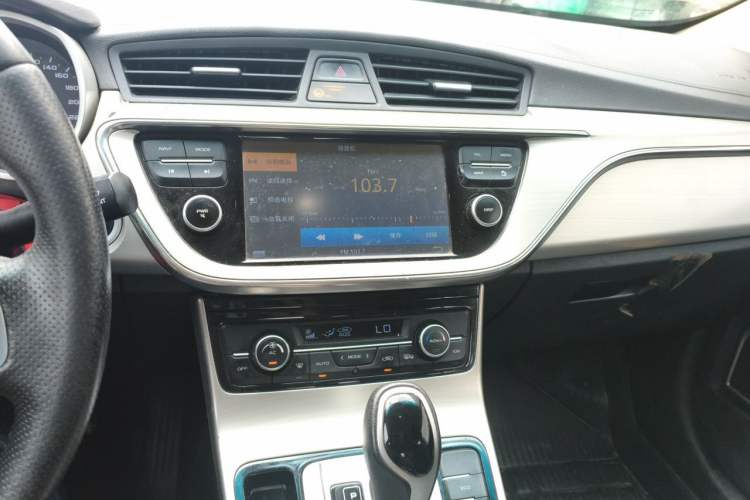 Used Geely Auto Emgrand GL 2017 1.3T DCT Elite Model Audio And AC Panel