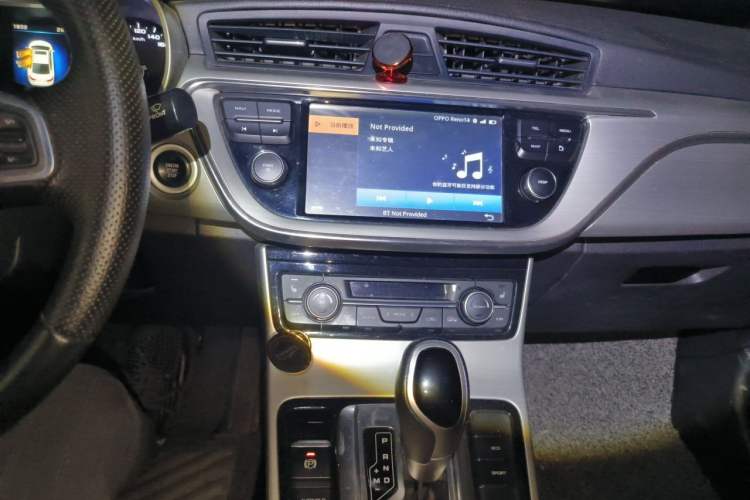 Used Geely Auto Emgrand GL 2017 1.3T DCT Luxury Model Audio And AC Panel