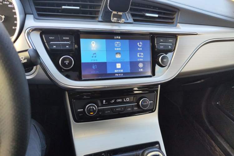 Used Geely Auto Emgrand GL 2017 1.3T Manual Elite Model Audio And AC Panel