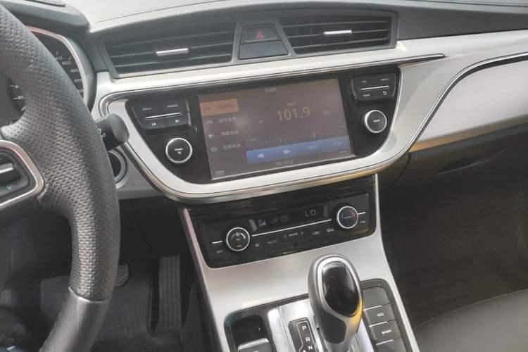 Used Geely Auto Emgrand GL 2017 1.8L DCT Elite Model Audio And AC Panel