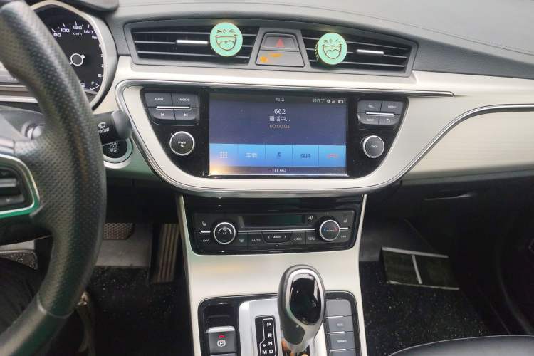 Used Geely Auto Emgrand GL 2017 1.3T DCT Luxury Model Audio And AC Panel