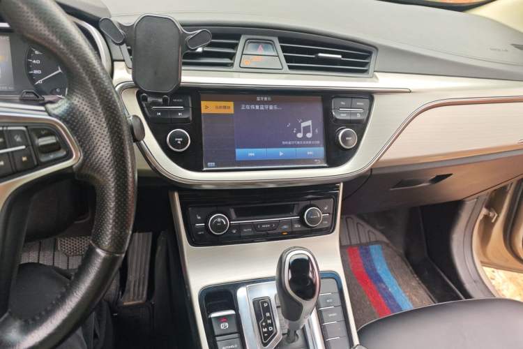 Used Geely Auto Emgrand GL 2017 1.3T DCT Luxury Model Audio And AC Panel