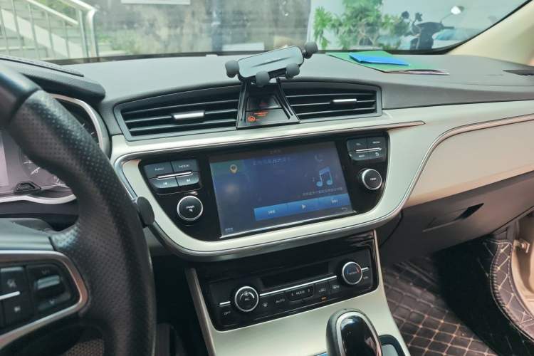Used Geely Auto Emgrand GL 2017 1.8L DCT Elite Model Audio And AC Panel