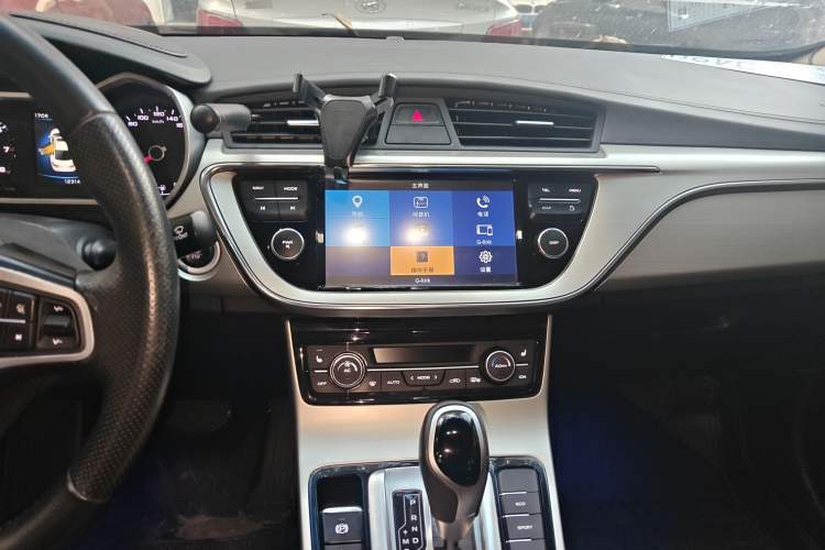 Used Geely Auto Emgrand GL 2017 1.3T DCT Luxury Model Audio And AC Panel