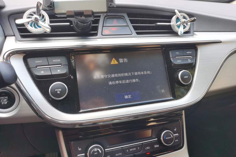 Used Geely Auto Emgrand GL 2017 1.3T DCT Luxury Model Audio And AC Panel