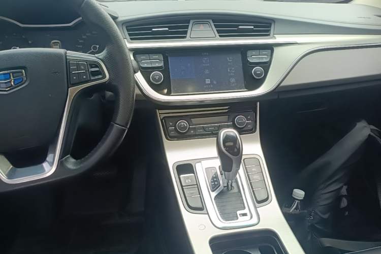 Used Geely Auto Emgrand GL 2017 1.3T DCT Luxury Model Audio And AC Panel