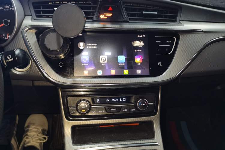 Used Geely Auto Emgrand GL 2017 1.8L Manual Elite Model Audio And AC Panel
