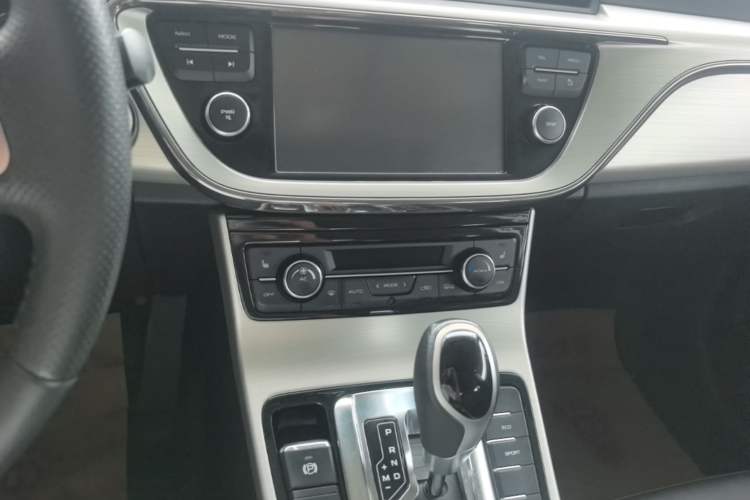 Used Geely Auto Emgrand GL 2017 1.3T DCT Luxury Model Audio And AC Panel