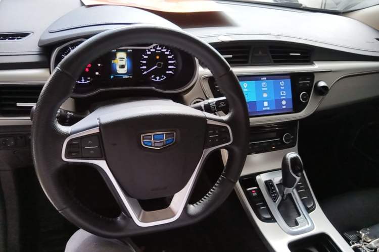 Used Geely Auto Emgrand GL 2017 1.8L DCT Elite Model Center Console