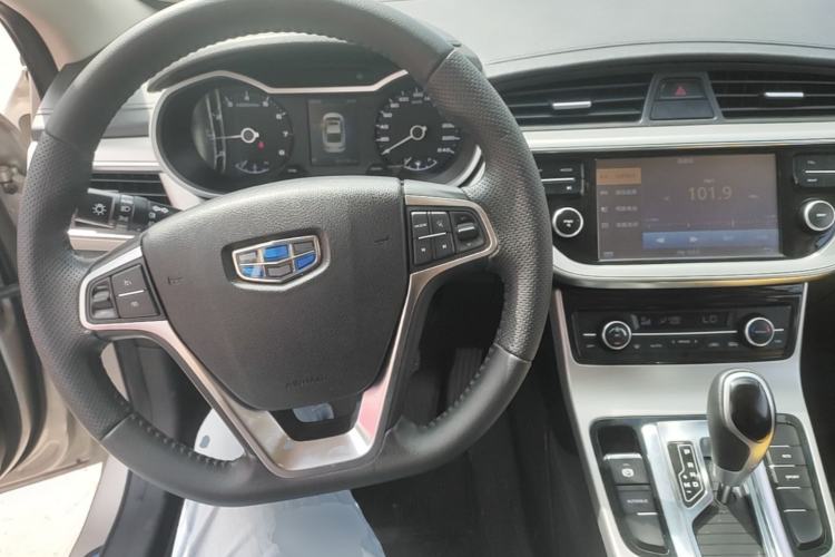 Used Geely Auto Emgrand GL 2017 1.8L DCT Elite Model Center Console