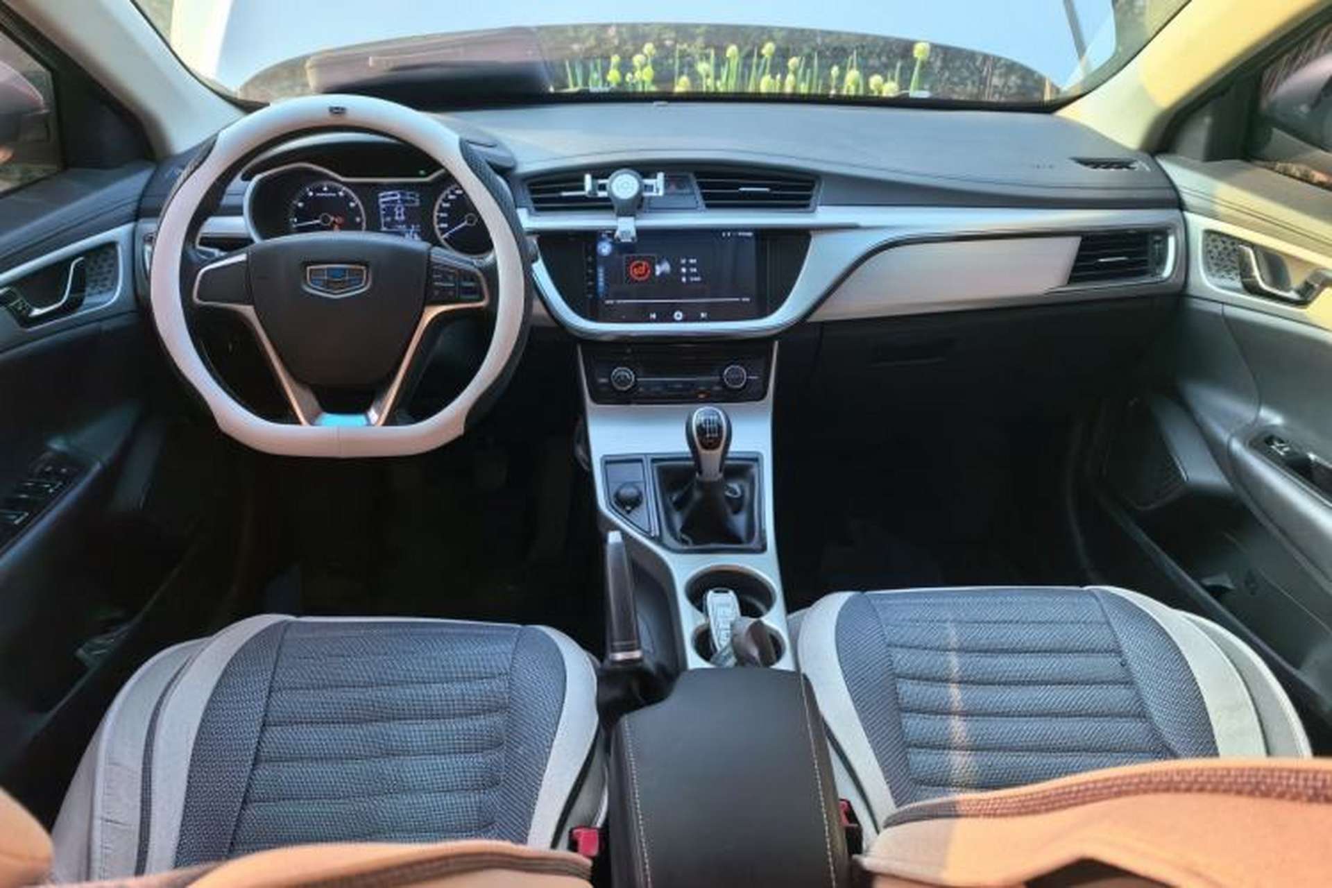 Used Geely Auto Emgrand GL 2017 1.3T Manual Elite Model Center Console