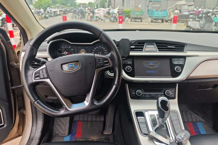 Used Geely Auto Emgrand GL 2017 1.3T DCT Luxury Model Center Console